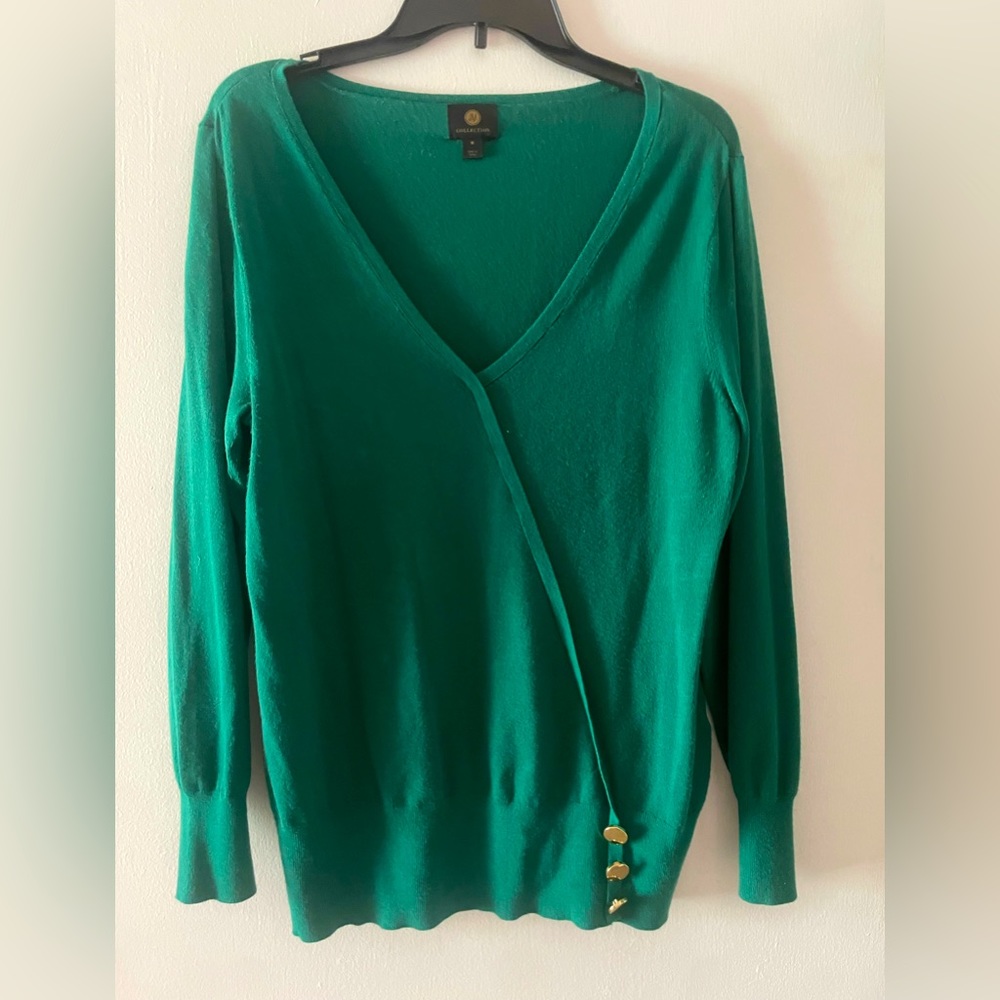 JM Collection v-neck sweater size Medium